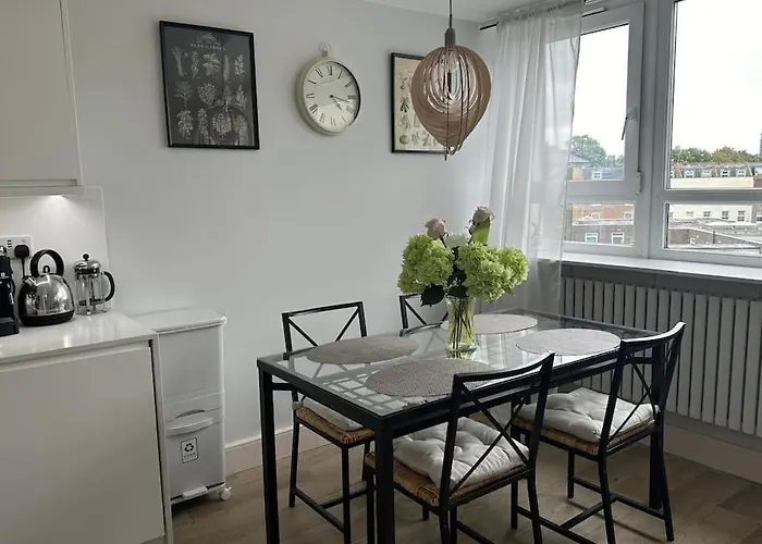 Modern 4 Bed-2 Bath In Battersea