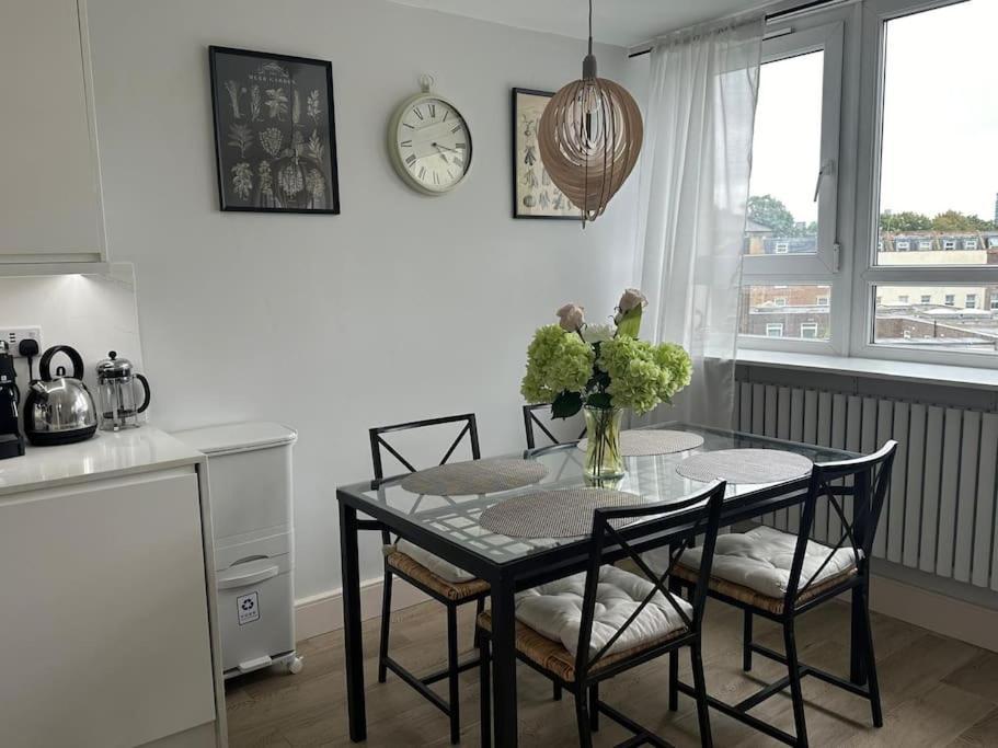 Modern 4 Bed-2 Bath In Battersea Apartment London