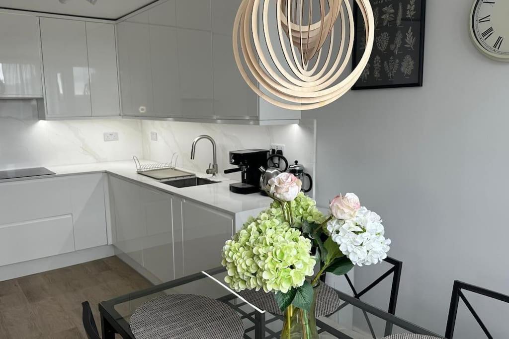 Modern 4 Bed-2 Bath In Battersea London