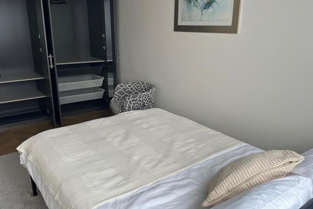 Modern 4 Bed-2 Bath In Battersea Apartment London