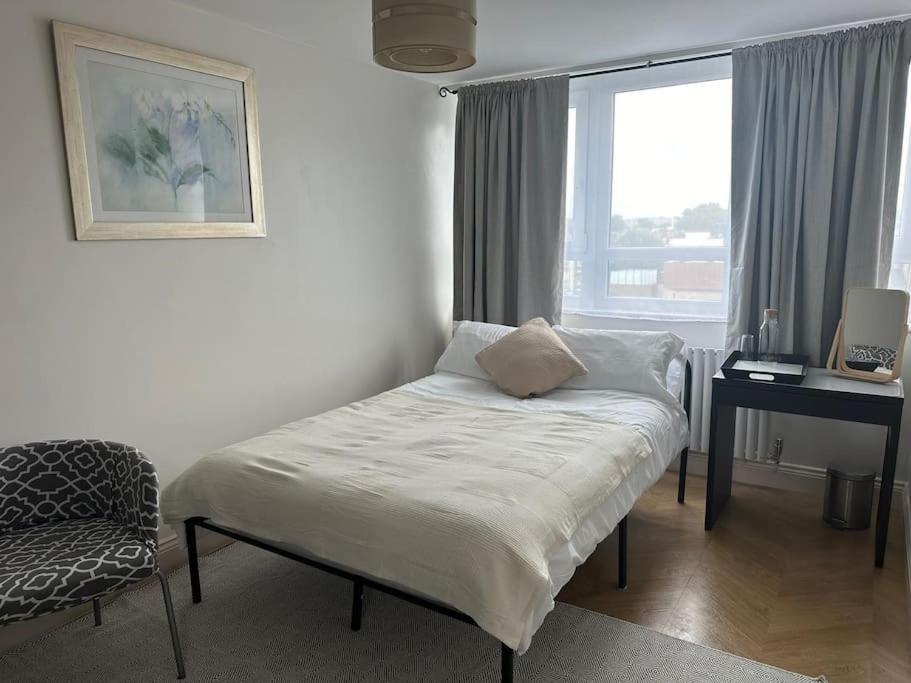 Modern 4 Bed-2 Bath In Battersea Apartment London