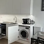 Modern 4 Bed-2 Bath In Battersea