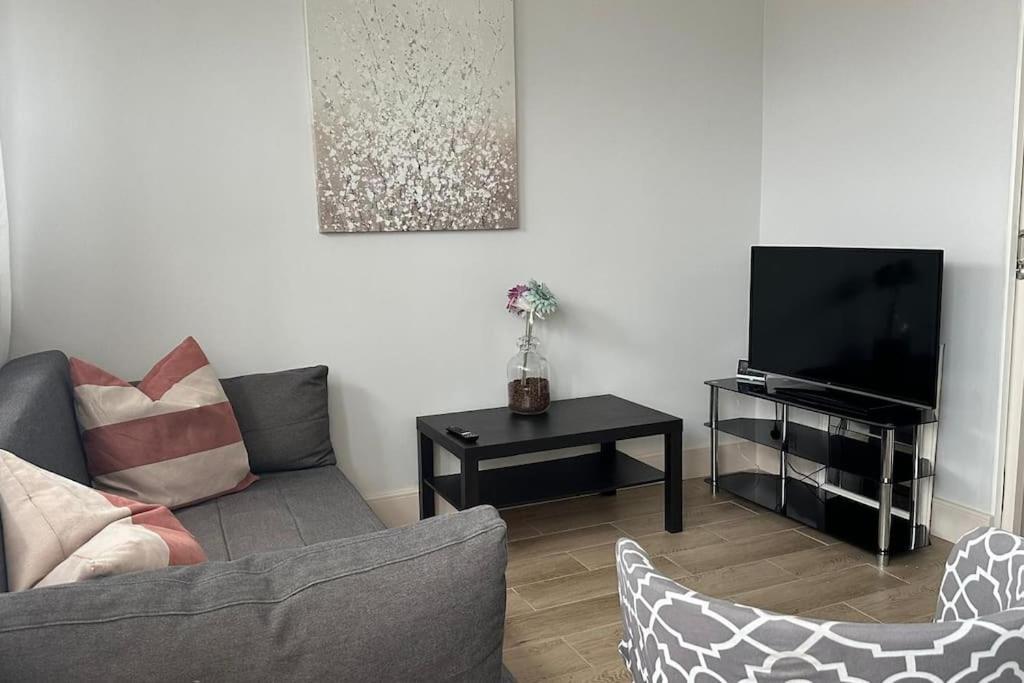 Modern 4 Bed-2 Bath In Battersea Apartment London